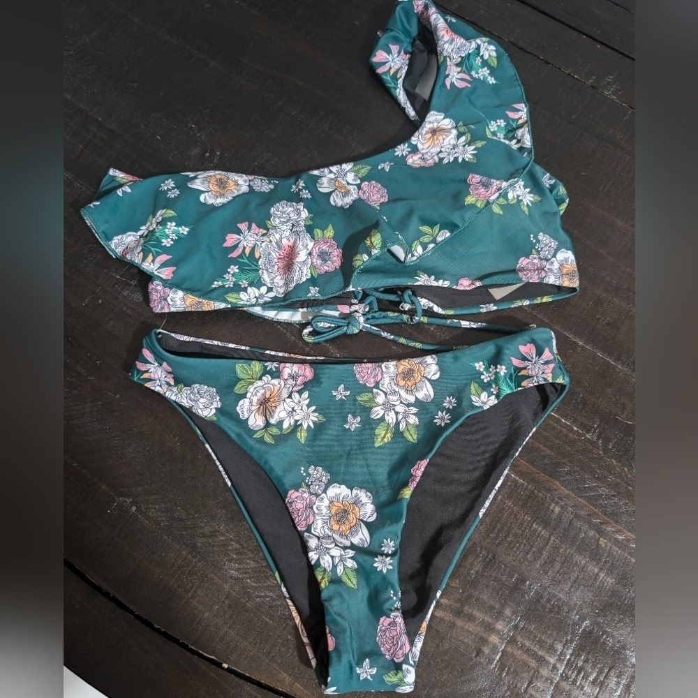ROMWE Floral 2 Piece - Green and White Size S